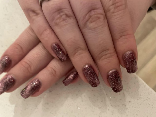 Short square nails in a burgundy shimmer